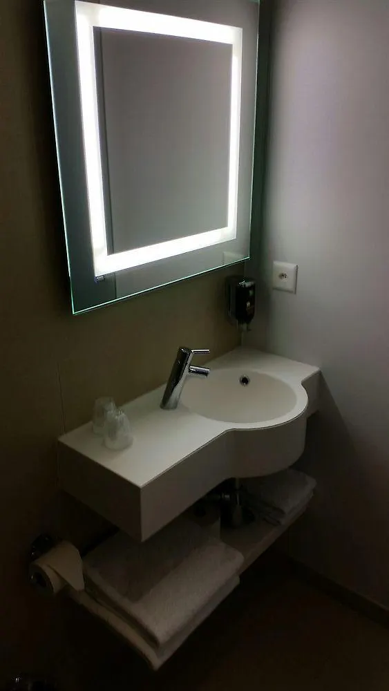 Visionapartments Place De Cornavin - Contactless Check-In جنيفا 3*,